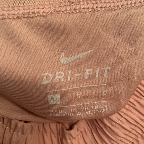 Large Pink Nike Shorts - Picture 3 of 4